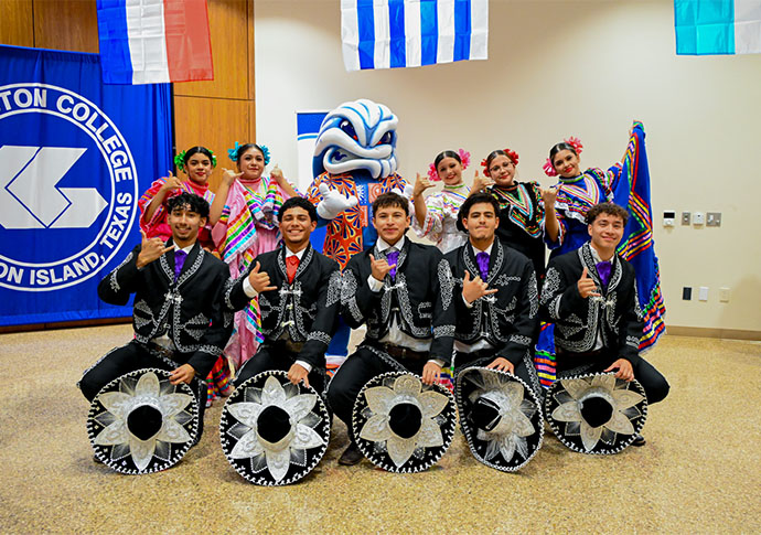 澳门银河网上赌场 students, faculty and staff celebrated the conclusion of Hispanic Heritage Month at the 银河网上赌场官网 Fiesta on Oct. 15, 2025 at the college’s main campus.